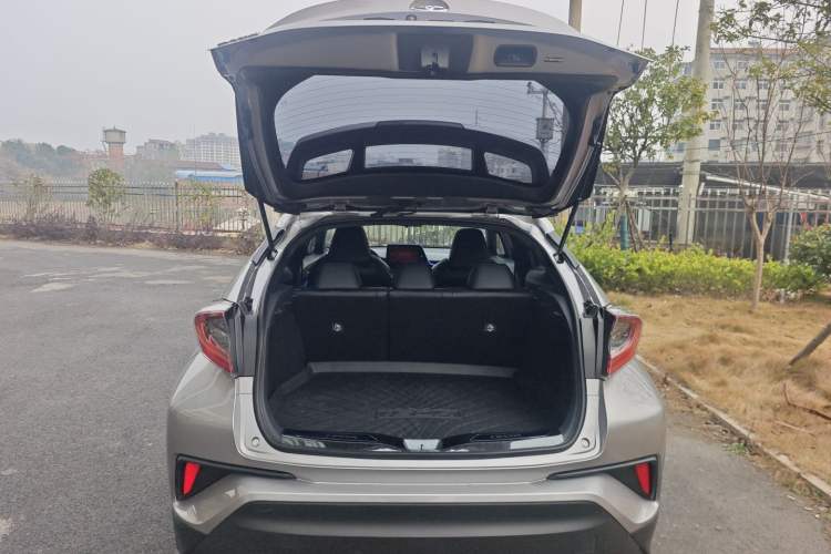 Used Toyota IZOA 2020 2.0L Yichi Version
