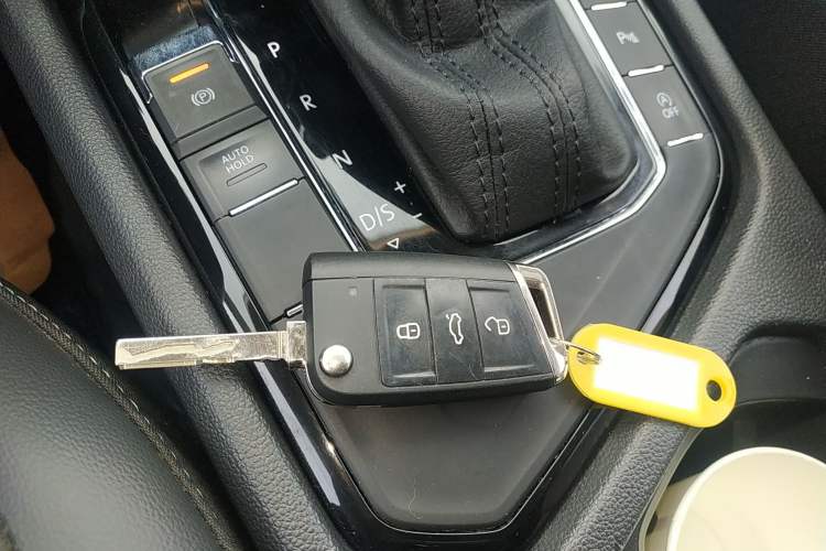 Used Volkswagen Tiguan L 2019 Revised 330TSI Automatic Two-Wheel Drive Smart & Luxury Edition China VI Standard