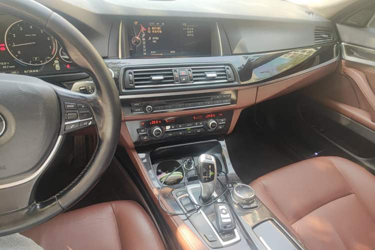 Used BMW 5 Series 2014 528Li Leading Model