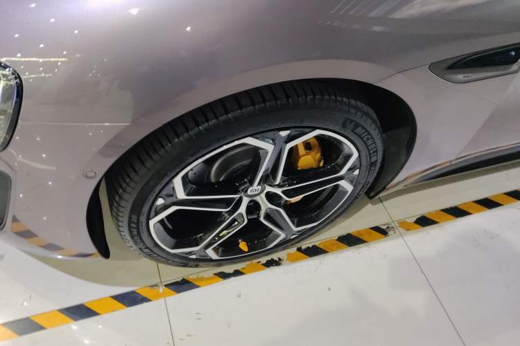 Used  SU7 2024 Rear-Drive Long-Range Intelligent Driving Version
