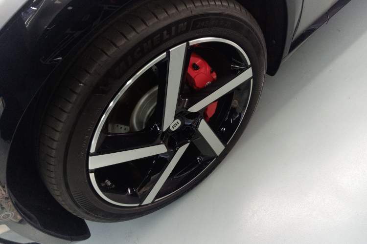 Used  YU7 2025 Ultra-Long Range High-Performance All-Wheel-Drive Max Edition
