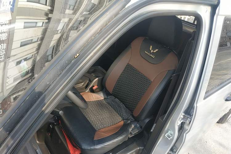 Used Wuling Rongguang New Truck 2023 1.5L Double-Cab Basic Version LAR