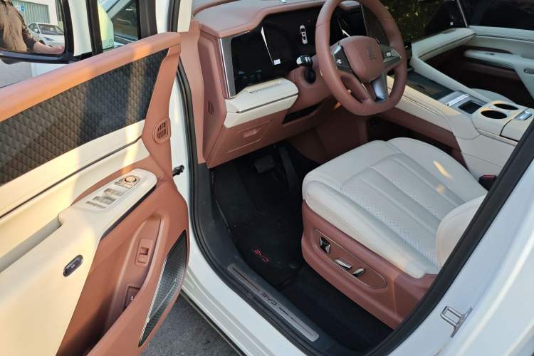 Used BYD Xia 2025 DM-i 1.5T 180km Excellence Model
