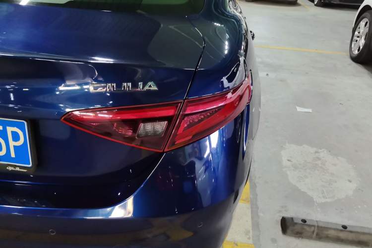 Used Alfa Romeo Giulia 2017 2.0T 280HP Luxury Edition
