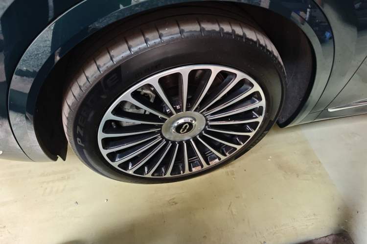 Used Hima AITO M8 2025 Extended-Range Ultra Version 53.4 kWh 6-Seater Edition