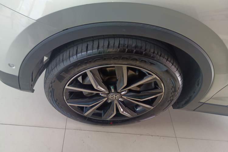 Used Volkswagen Tiguan L 2019 Revised 330TSI Automatic Two-Wheel Drive Smart & Luxury Edition China VI Standard
