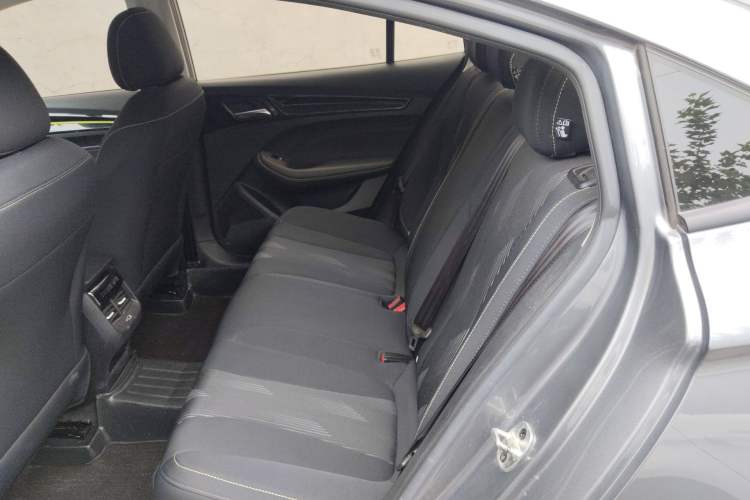 Used Roewe i5 2021 1.5L Manual Platinum Edition
