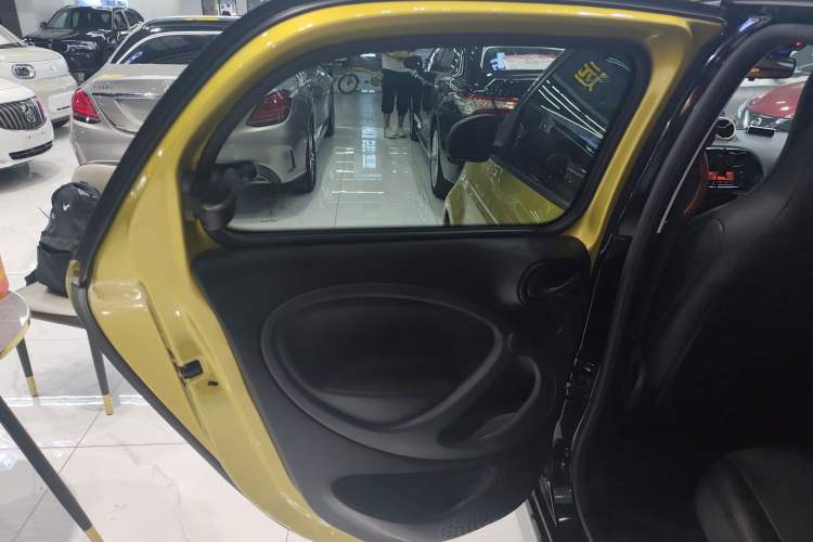 Used  forfour 2016 1.0L 52 kW Dynamic Edition
