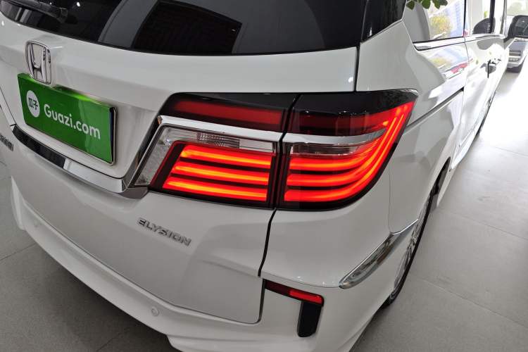 Used Honda Elysion 2016 2.4L Style Edition
