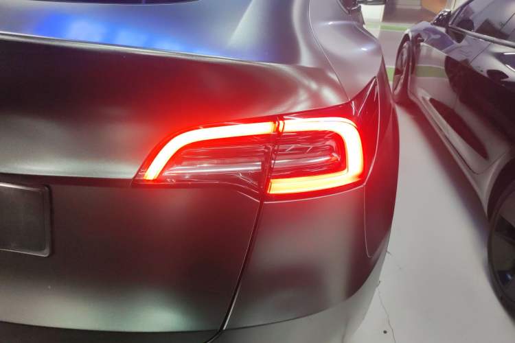 Used Tesla Model Y 2021 Long-Range All-Wheel-Drive Version 3D7