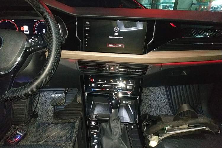 Used Volkswagen Passat 2020 330TSI Luxury Edition China VI
