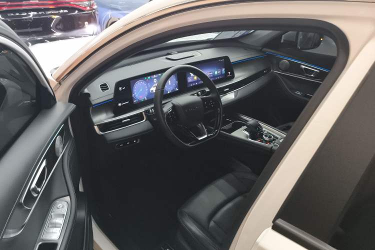 Used Chery Tiggo 8 PRO New Energy 2023 Champion Edition 1.5T 100km Glory Version
