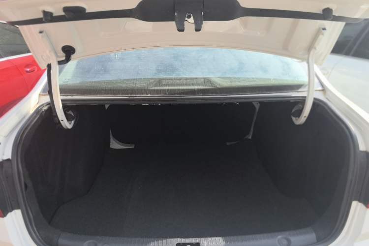 Used Volkswagen Lavida 2015 1.6L Automatic Comfort Edition
