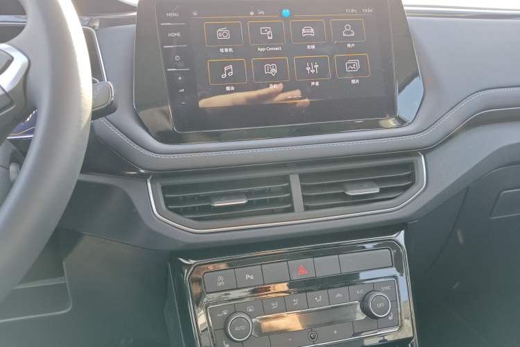 Used Volkswagen Tharu 2025 NewRui 300TSI Prestige Edition
