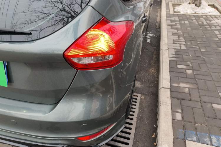 Used Ford Focus 2015 Hatchback 1.6L Automatic Fashion Edition