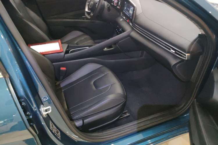 Used Hyundai Elantra 2022 1.5L CVT LUX Prestige Edition
