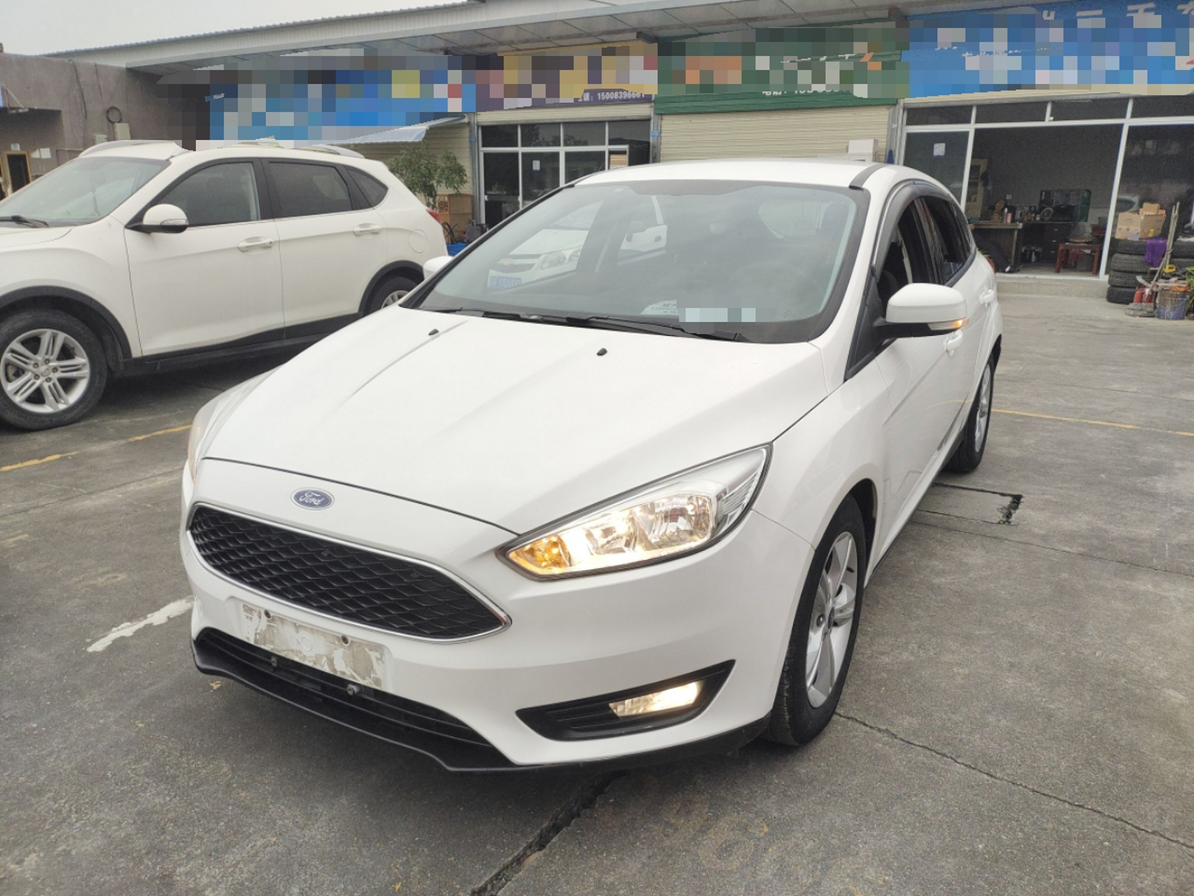 Под передней частью автомобиля