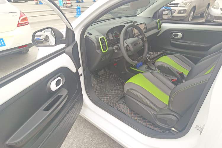 Used Roewe Clever 2021 302 km New Four-Seater Super-Efficient Version
