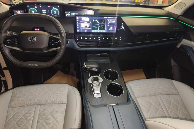 Used Changan UNI-K iDD 2022 Blue Whale iDD 130km 1.5T Prestige Model
