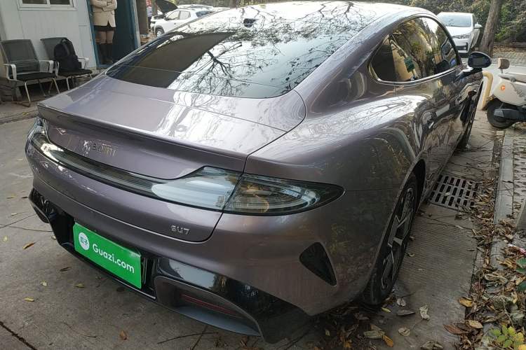 Used  SU7 2024 Rear-Drive Long-Range Intelligent Driving Version
