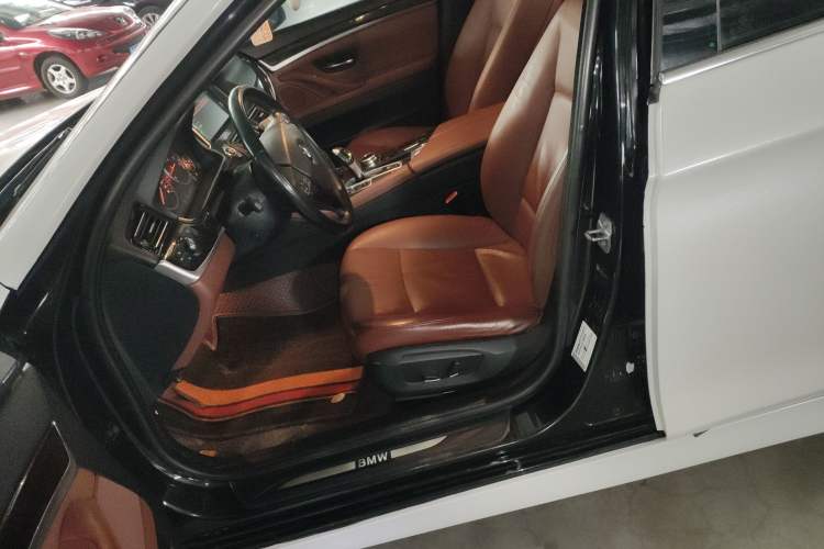 Used BMW 5 Series 2014 525Li Leading Model
