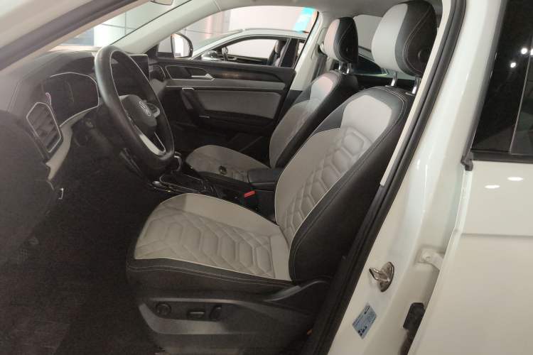 Used Volkswagen Tayron 2023 300TSI Two-Wheel-Drive Luxury Plus Advanced Edition
