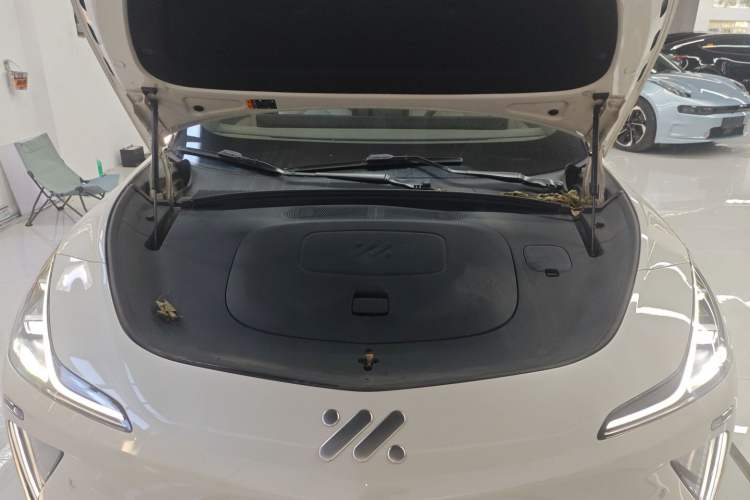 Used  LS7 2023 100kWh Lux Rear-Drive Version