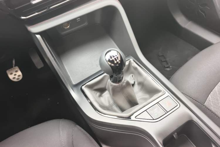 Used Roewe i5 2023 1.5L Manual Comfort Edition
