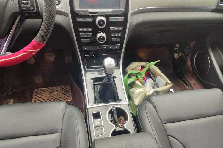 Used Haval H2 2017 Red-Label 1.5T Manual Two-Wheel Drive Luxury Model
