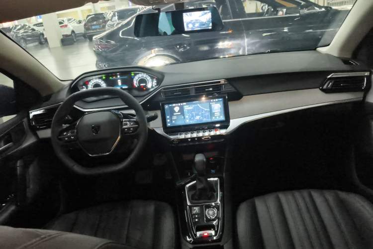 Used Peugeot 408 2022 1.6T Light-Chasing Edition
