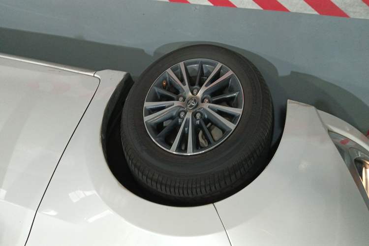 Used Toyota Levin 2016 Dual-Engine 1.8H GS E-CVT Elite Model with Sunroof
