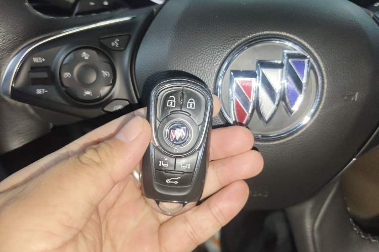 Used Buick GL8 2021 ES Landtrek 653T Luxury Model
