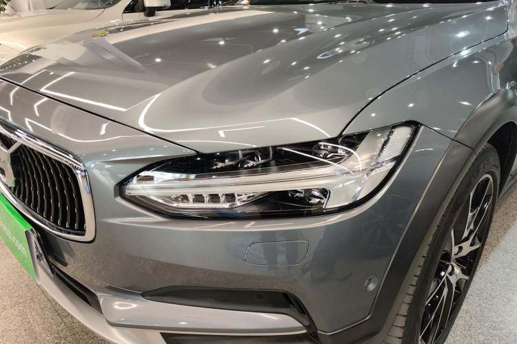 Used Volvo V90 2020 Cross Country T5 AWD Prestige Edition
