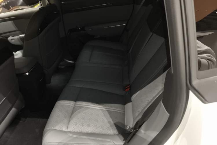 Used Zeekr 7X 2025 100 kWh Long-Range Rear-Wheel Drive with Intelligent Driving Features