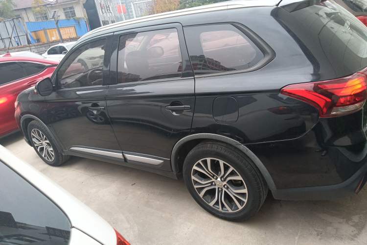 Used Mitsubishi Outlander 2017 2.0L Two-Wheel Drive Glory Edition 5 Seats
