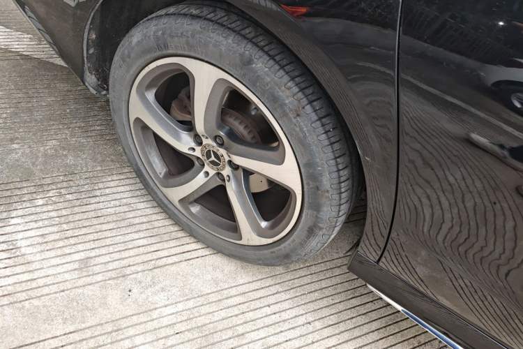 Used Mercedes-Benz E-Class 2019 E 300 L Sporty and Stylish Model
