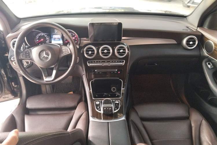 Used Mercedes-Benz GLC 2018 GLC 260 4MATIC Luxury Model
