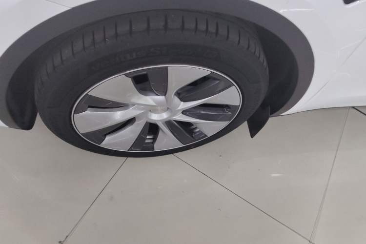 Used Tesla Model Y 2022 Long-Range All-Wheel-Drive Version