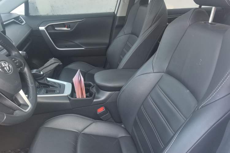 Used Toyota Wildlander 2023 Dual-Motor 2.5L E-CVT Two-Wheel Drive Luxury PLUS Edition
