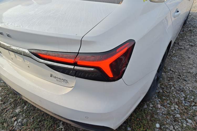 Used Roewe i6 MAX 2020 300TGI Automatic "Swell Cool Smart Drive" Edition
