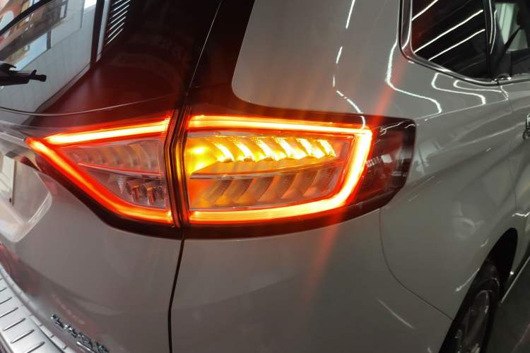 Used Ford Edge 2018 EcoBoost 245 Two-Wheel-Drive Titanium 7-Seater China V Standard
