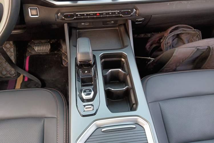 Used Geely Auto Haoyue L 2023 2.0T DCT Prestige Edition