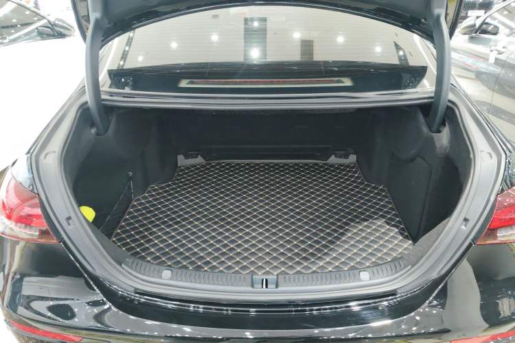 Used Mercedes-Benz E-Class 2023 Updated E 300 L Fashion Edition
