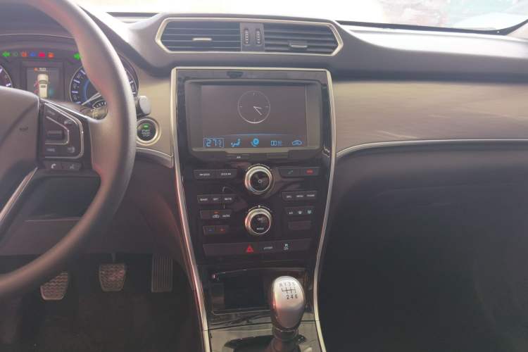 Used Haval H2 2018 Chuanxiang Edition Red Badge 1.5T Manual Two-Wheel Drive Fashionable Model