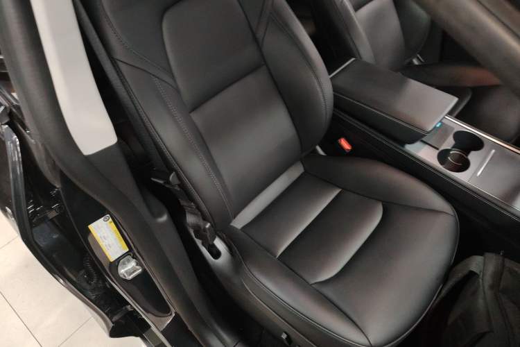 Used Tesla Model Y 2024 Long-Range All-Wheel-Drive Version
