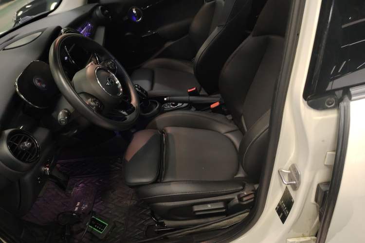 Used MINI MINI 2021 1.5T COOPER Classic Edition Five-Door Version
