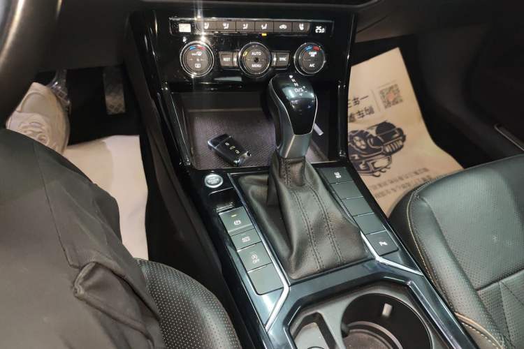 Used Volkswagen Passat 2019 330TSI Luxury Edition China VI Standard
