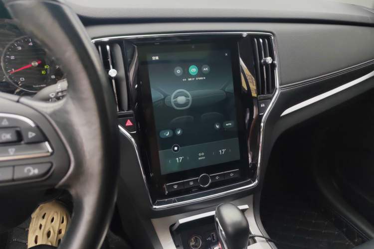 Used Roewe RX5 2016 20T Two-Wheel Drive Automatic Internet Smart Edition
