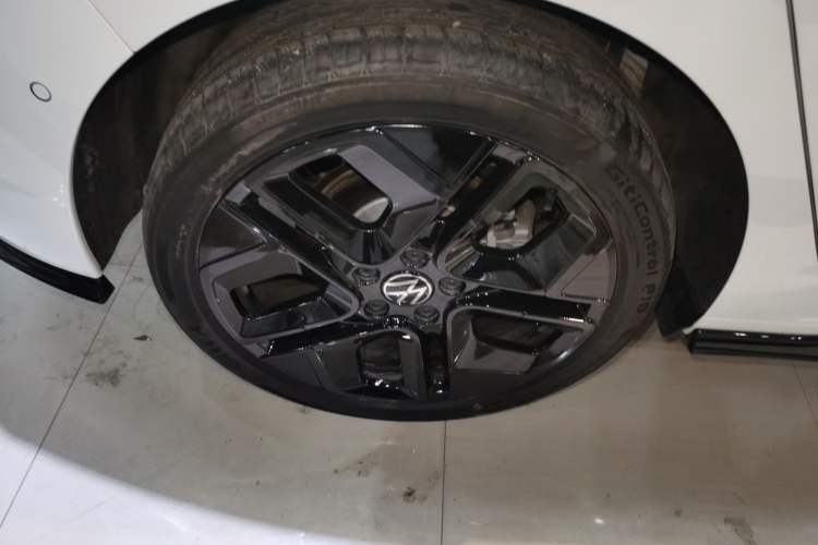 Used Volkswagen Golf 2025 300TSI R-Line
