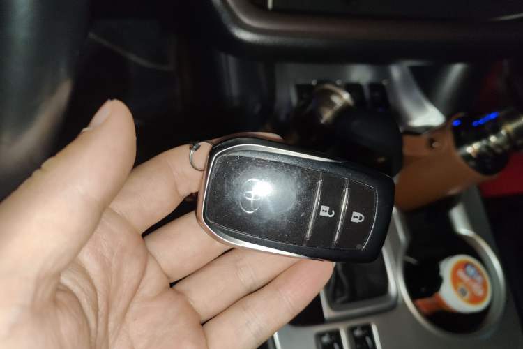 Used Toyota Highlander 2015 2.0T Four-Wheel Drive Luxury Navigation Version with 7 Seats
